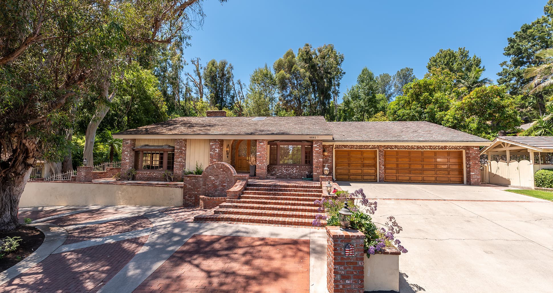 Residential Campus, Patio